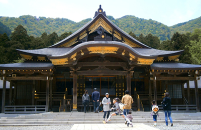 弥彦神社