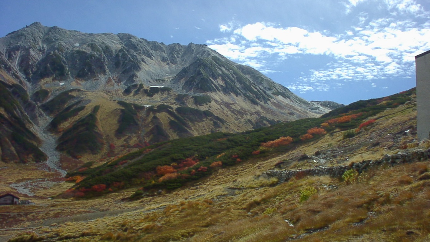 *立山・室堂平9月下旬〜10月上旬が紅葉の見頃です。