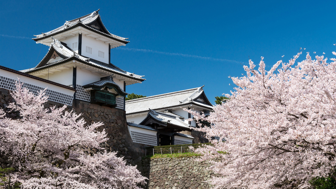 金沢城・石川門（春）