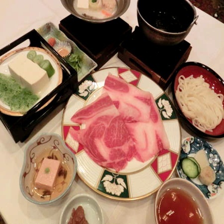 牛すき焼きの夕食水沢うどん付