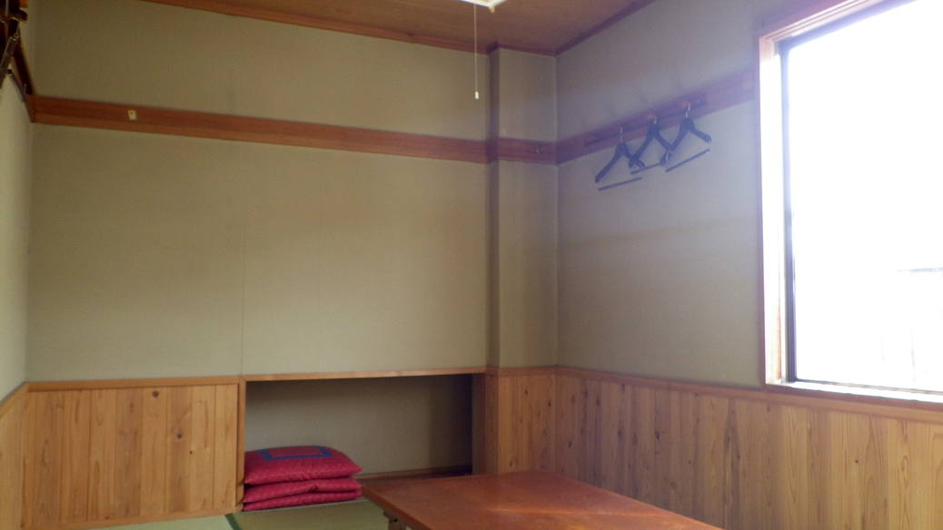 *【客室】静かで落ち着きのあるシンプルな和室です。