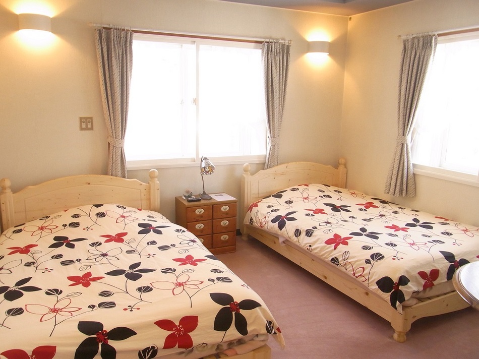 Vacation Inn Set in a prime location of Nagano, Vacation Inn puts everything the city has to offer just outside your doorstep. Offering a variety of facilities and services, the property provides all you need for 