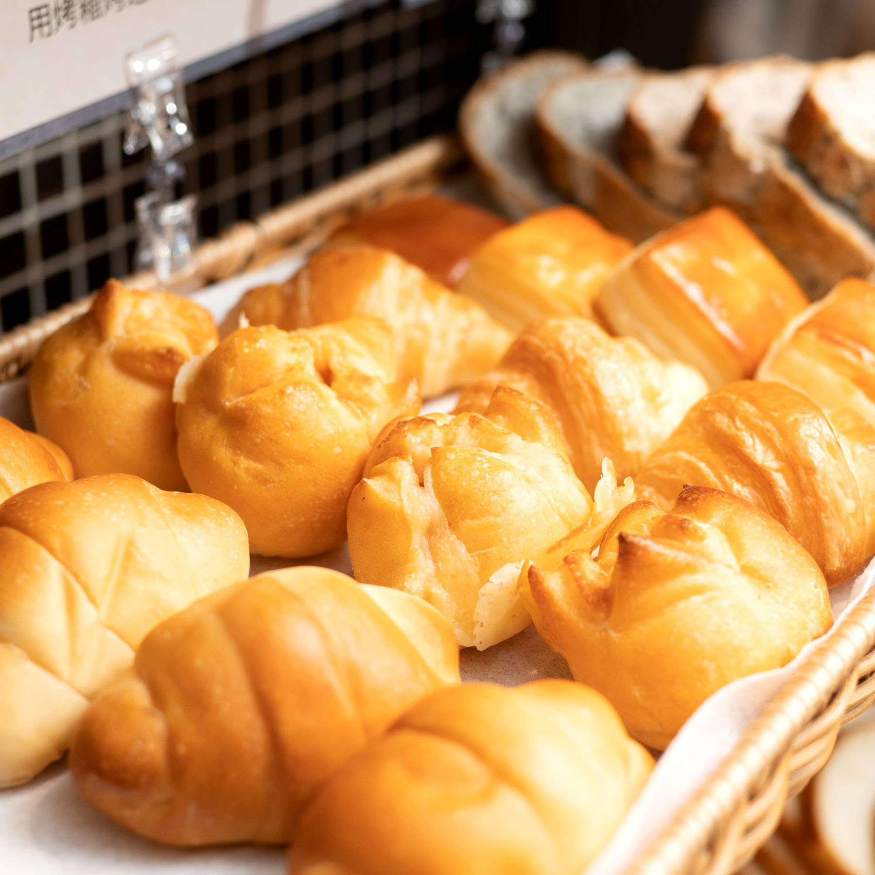 パン【朝食】風味高いパンを常にご用意しております。