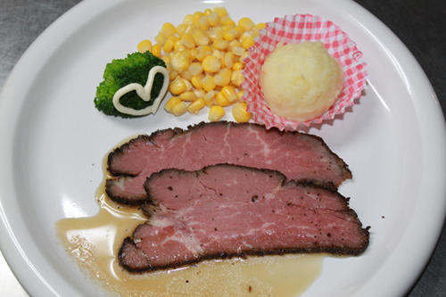 メインディナー肉料理例