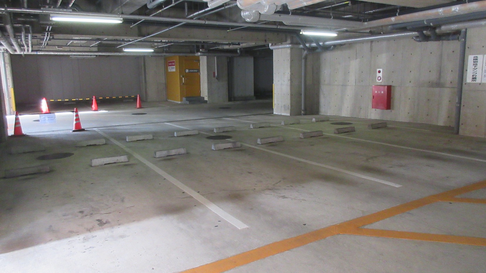 駐車場（屋根付）