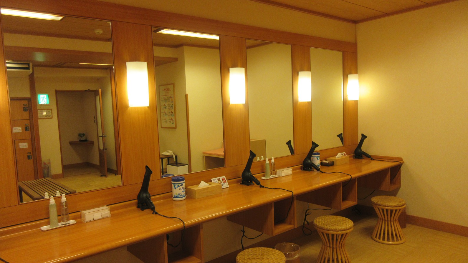 大浴場・パウダーコーナー（女性）