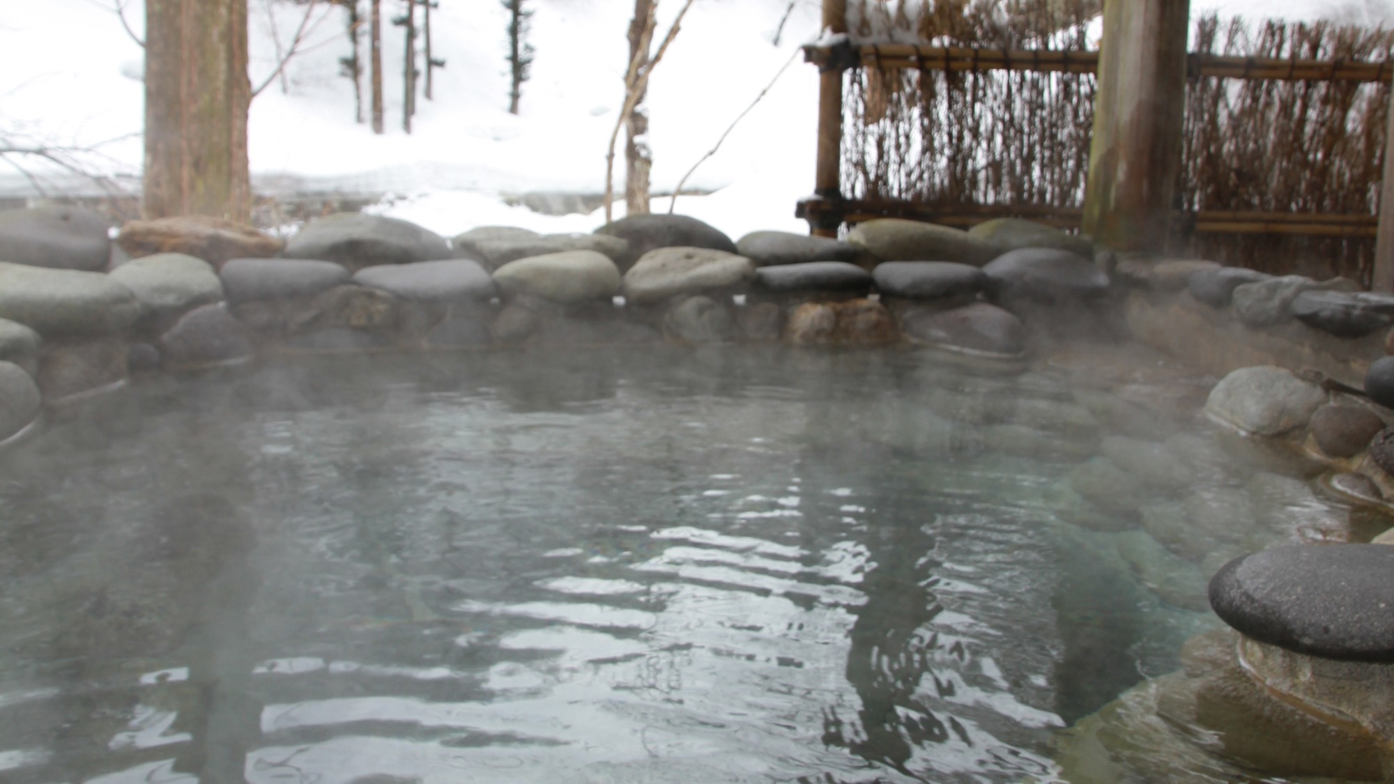 【冬】山の湯・石湯露天でゆっくりあたたまる…;