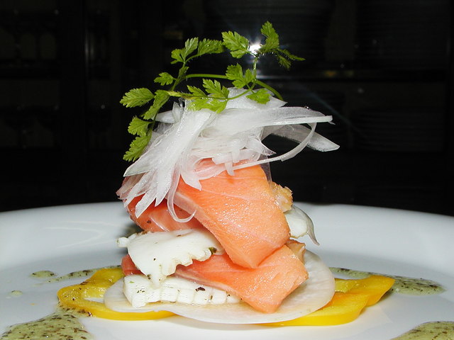 スモークサーモンのカルパッチョ