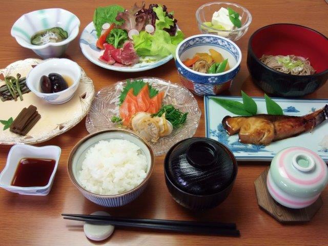 御夕食一例