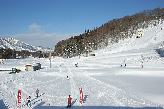 冬はノルデイックコースとスキージャンプ台（シャンツェ）となり大会も開催