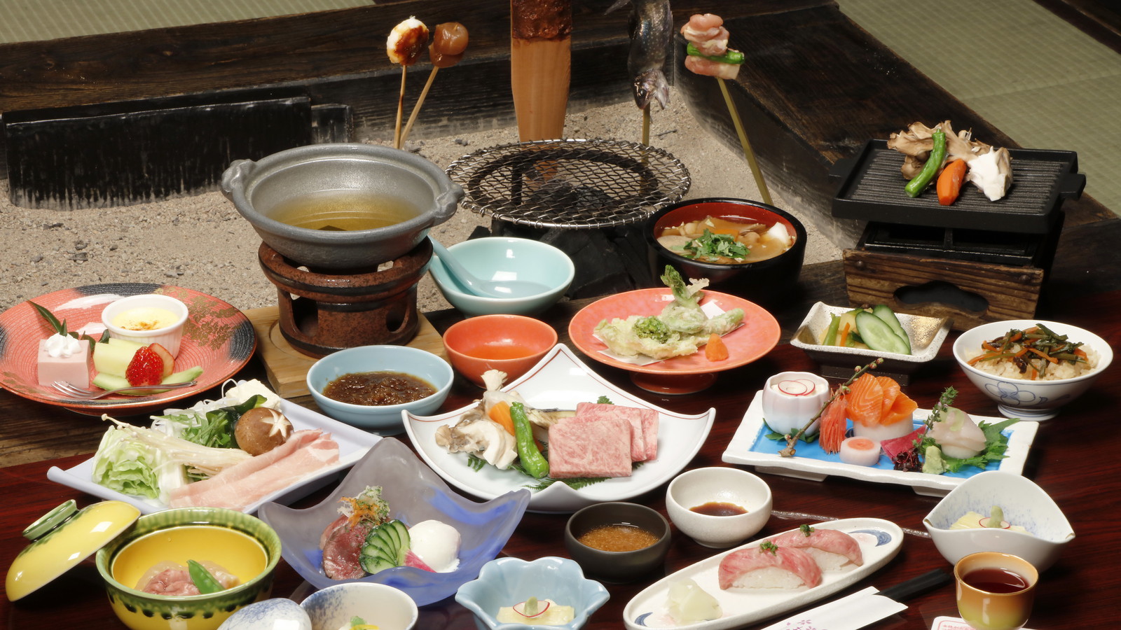 【平家お狩場焼スタンダード】炎ゆらぐ囲炉裏を囲み旬の食材に舌鼓当館名物 840余年の伝統料理