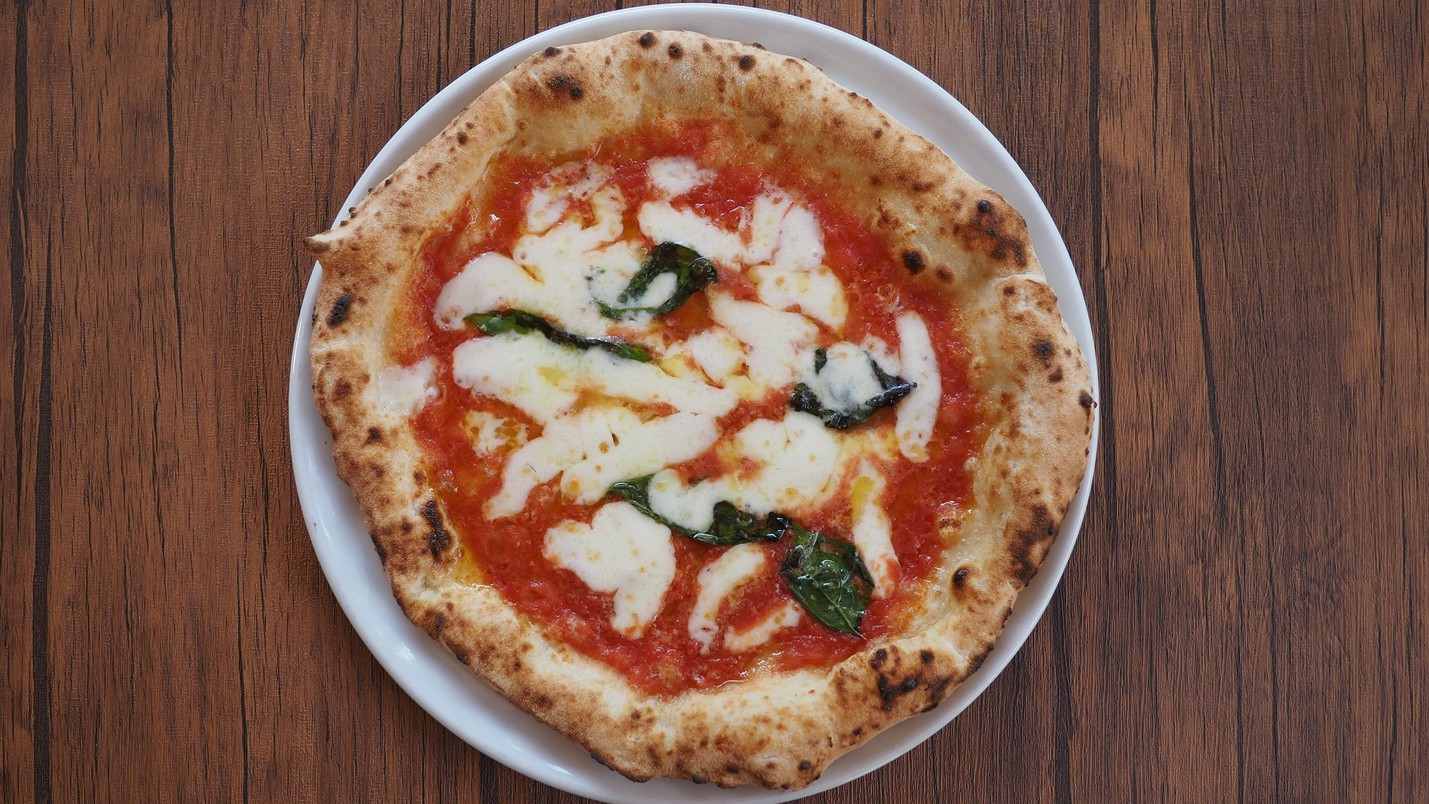 【本格マルゲリータのルームサービスプラン】世界一のピザ職人監修のピッツァを熱々でお部屋にお届け！