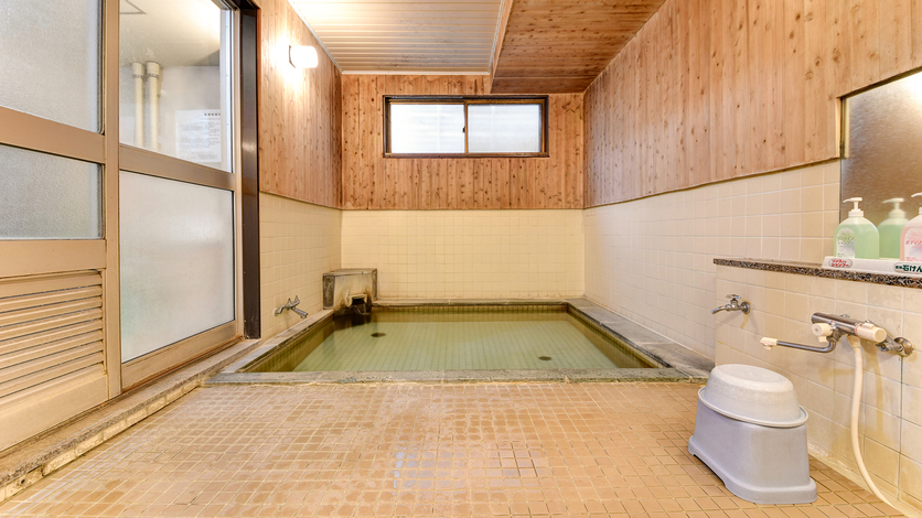 *大浴場（男湯）／天然温泉がアクティブに動いた1日の疲れを癒します。
