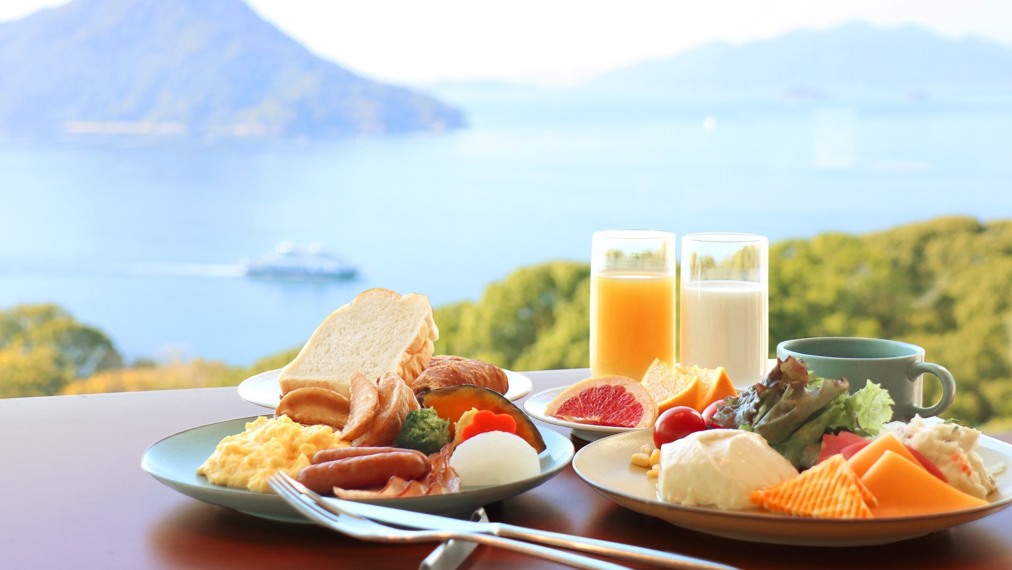 朝食：瀬戸内海の美景を眺めながら、せとうち朝食を…;（※和洋ブッフェイメージ）