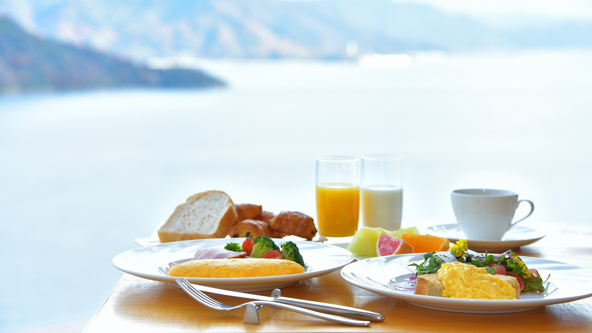 朝食：瀬戸内海の美景を眺めながら、せとうち朝食を…;（※和洋ブッフェイメージ）