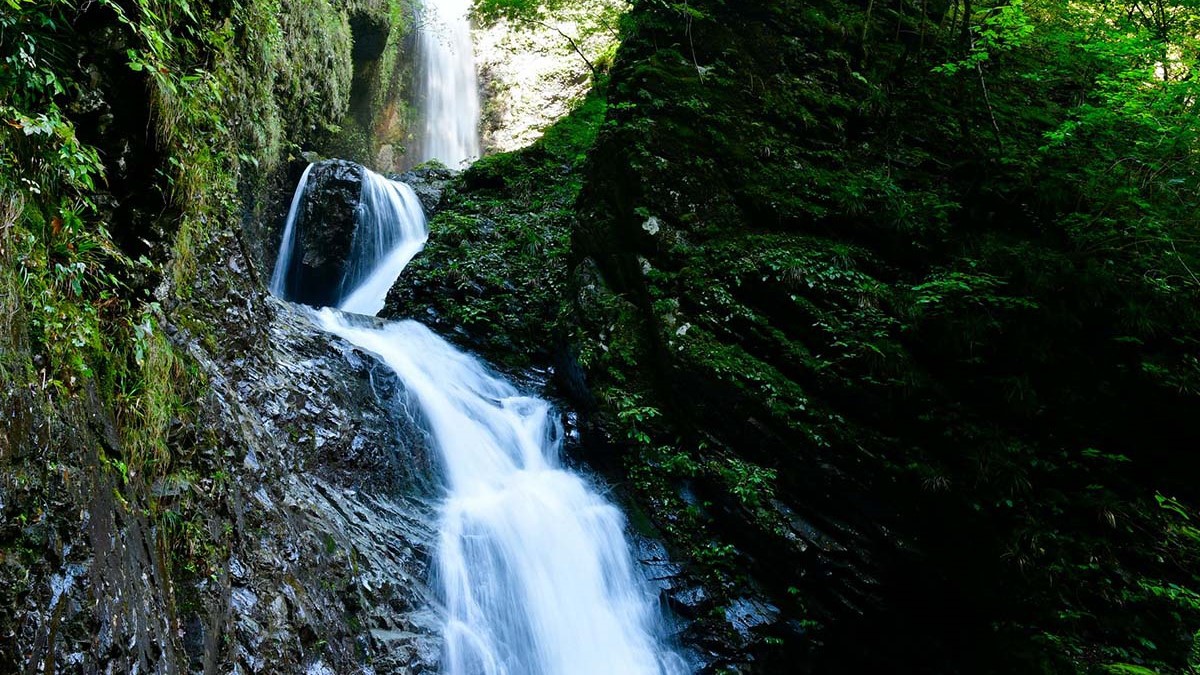 竜化の滝／ホテルより車で約3分