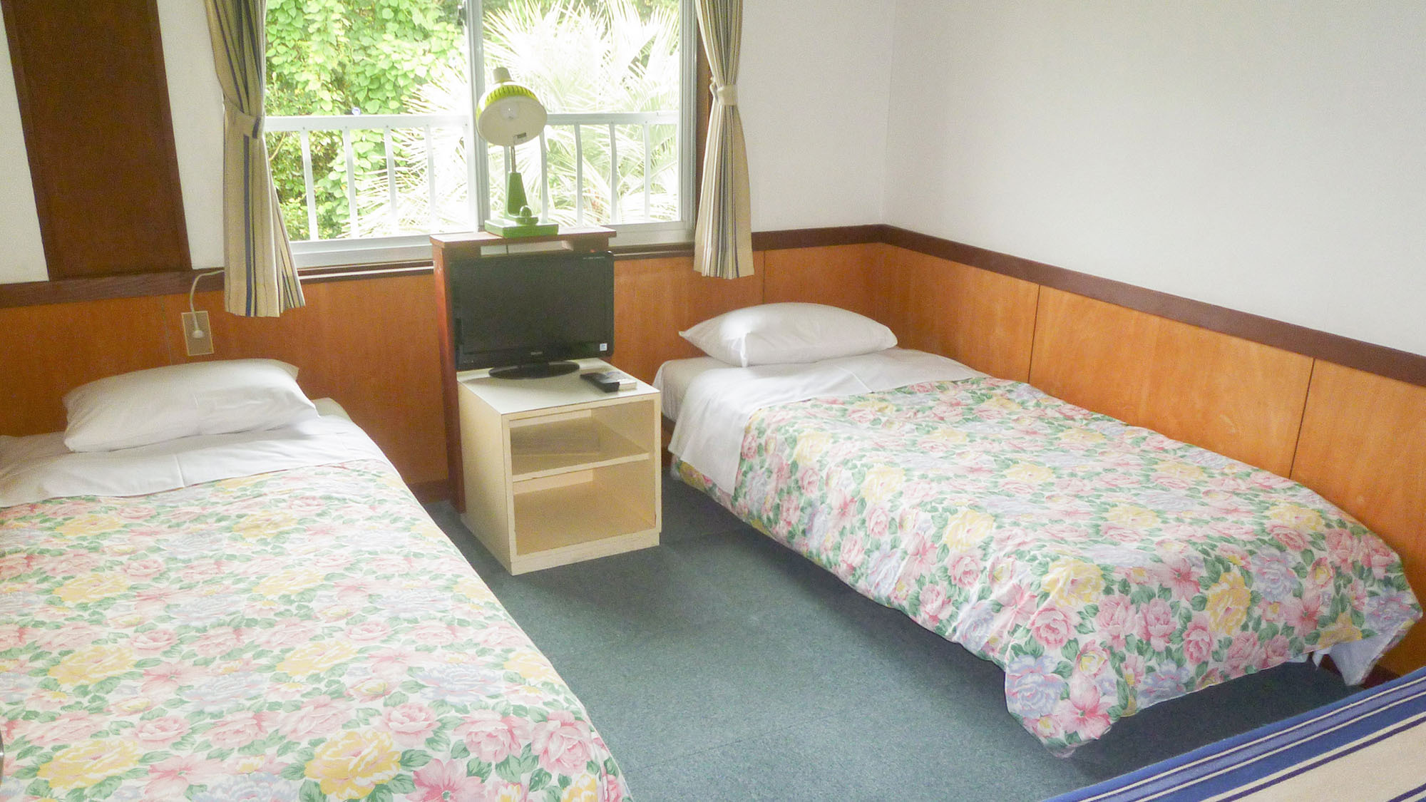 ・【トリプルルーム】シングルベッド3台を設置したシンプルなお部屋です