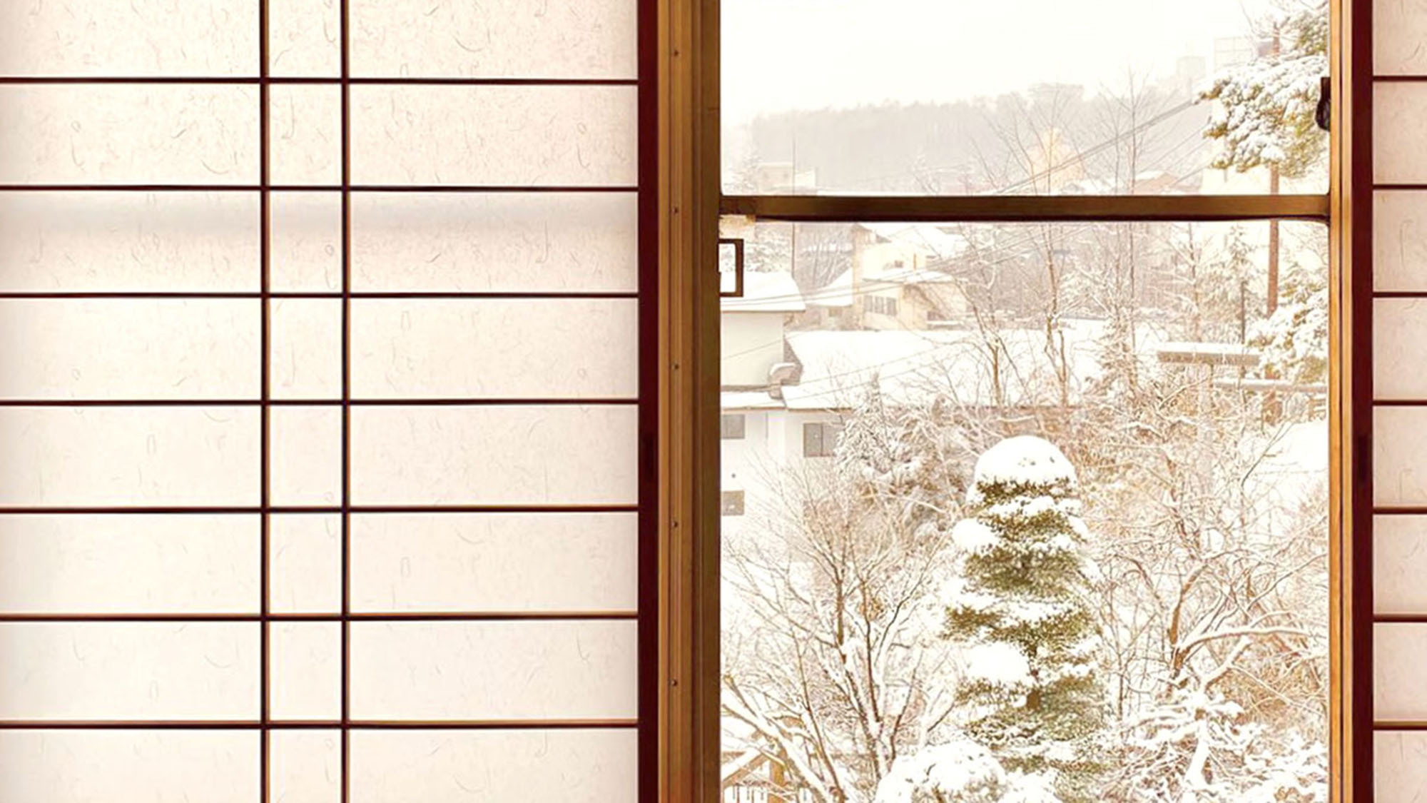 ・和室10畳  窓辺から草津の四季を楽しめます