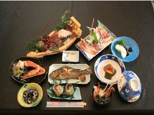 伊勢海老が一人一匹ついたプランです刺身、鬼がら焼き、元料理人の主人が腕をふるう