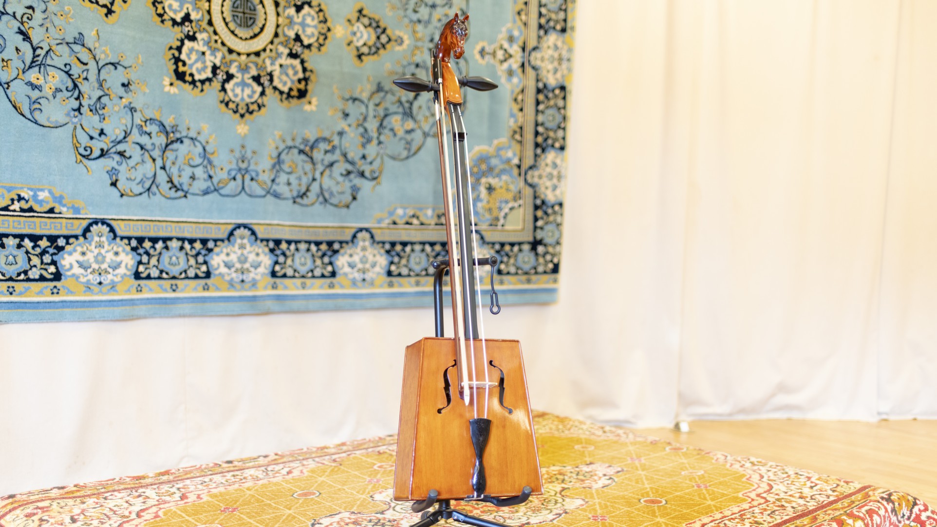 モンゴル伝統楽器「馬頭琴」