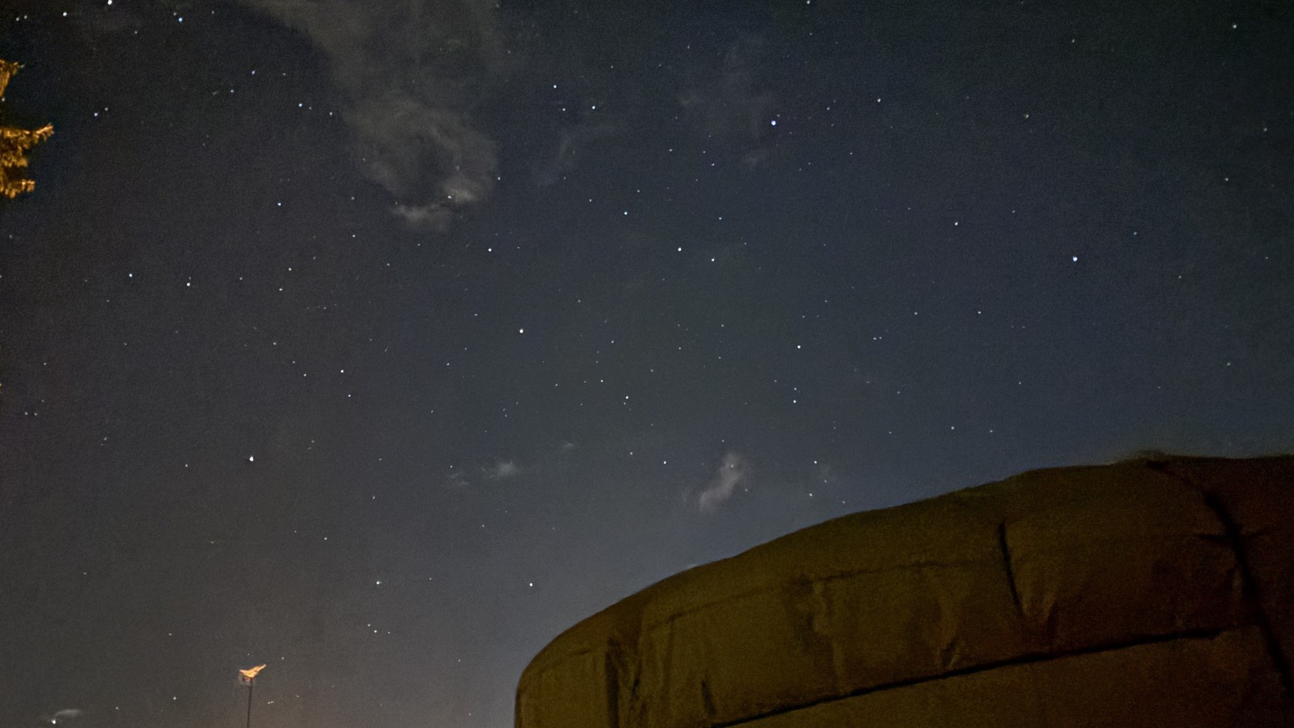 夜、空を見上げると…;