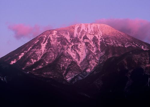 冬の男体山