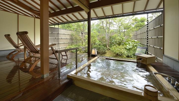 庭園付客室露天風呂・檜風呂一例