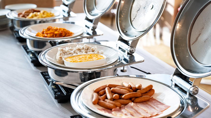 2階レストラン「リバプール」朝食バイキング 営業時間 6:30 〜 10:30