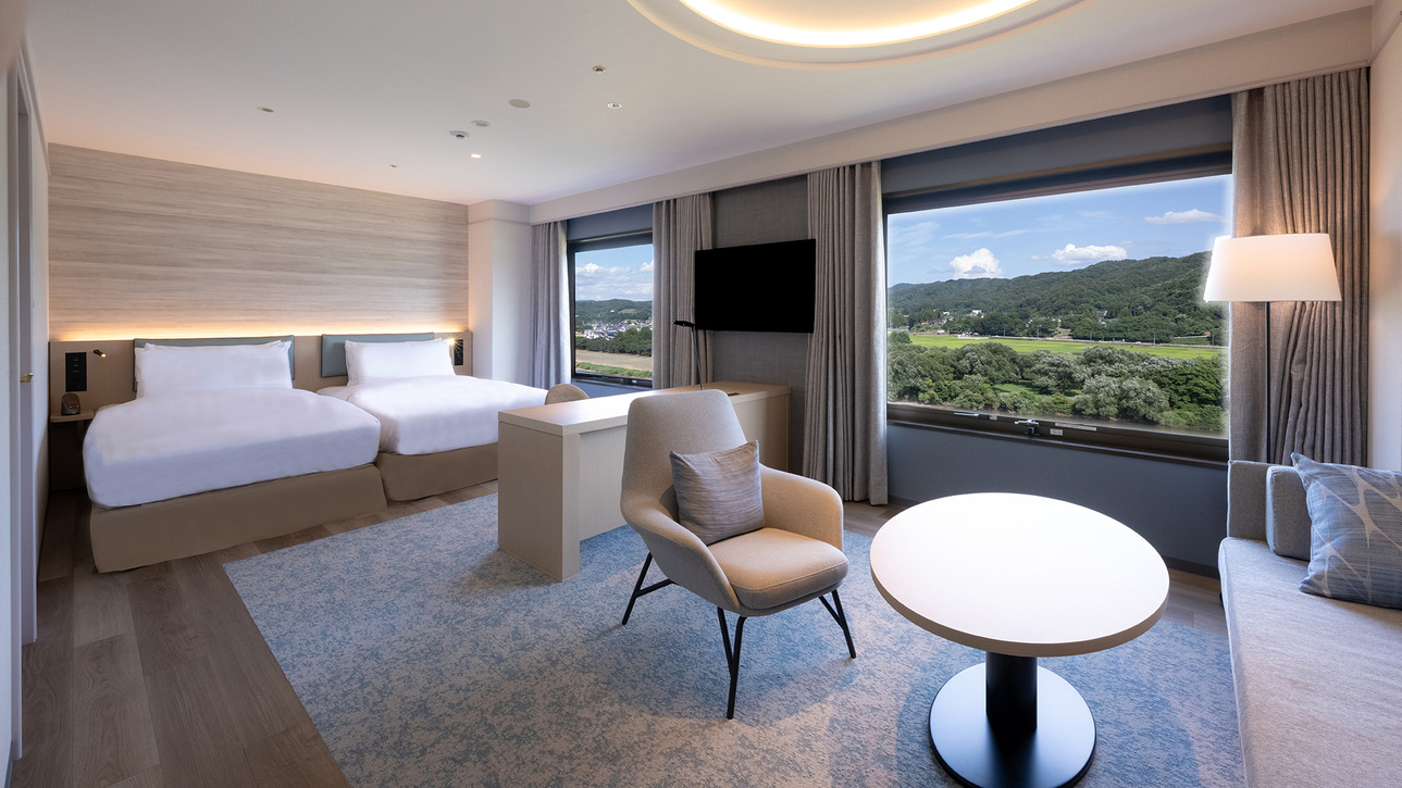 スイートは、幅120㎝のベッド2台とエキストラベッド2台、ソファベッド1台で1〜5名様までご利用可能