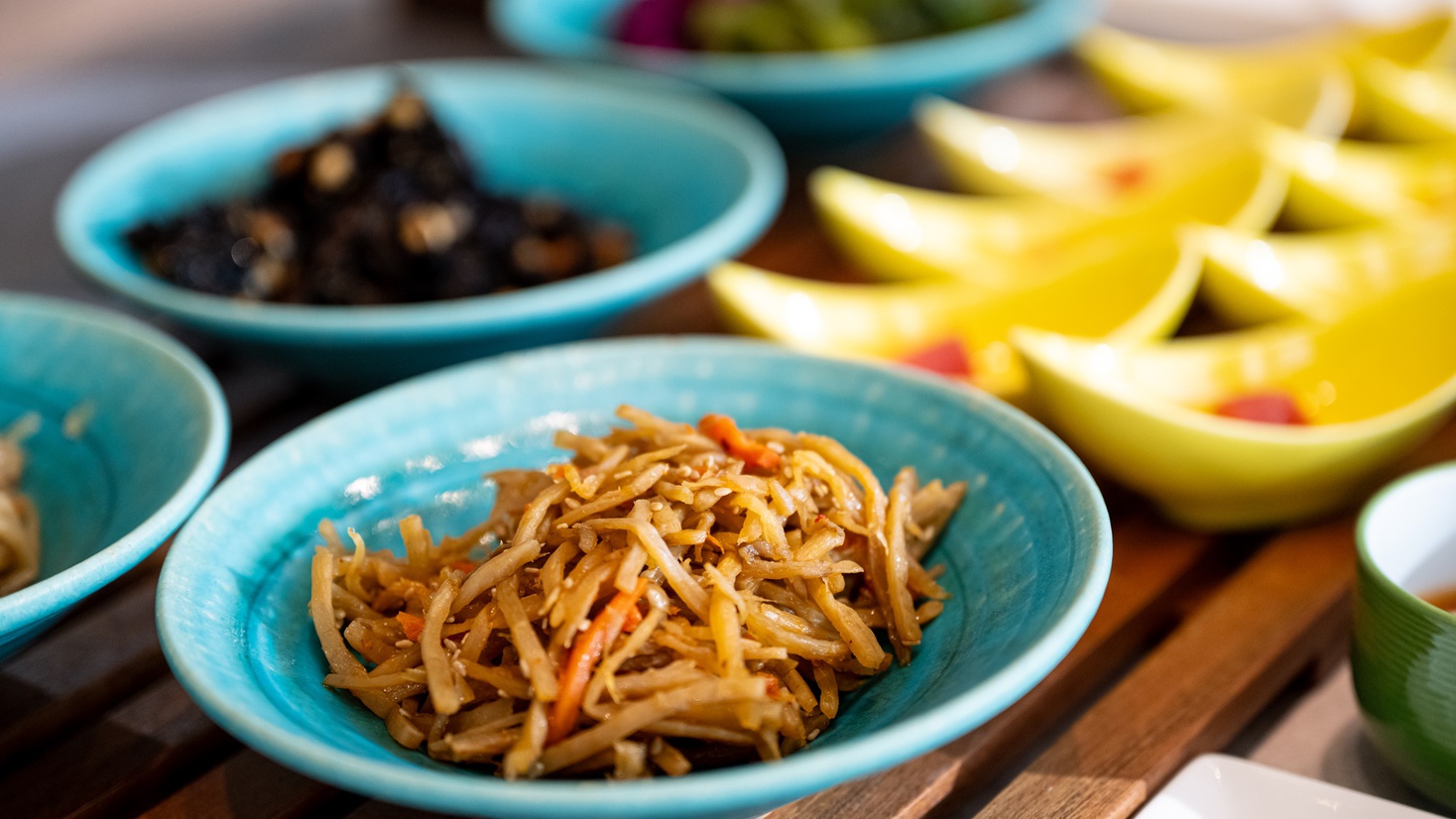 選ぶ楽しみと味わう喜び。朝からご飯が進むおかずを取り揃えました。
