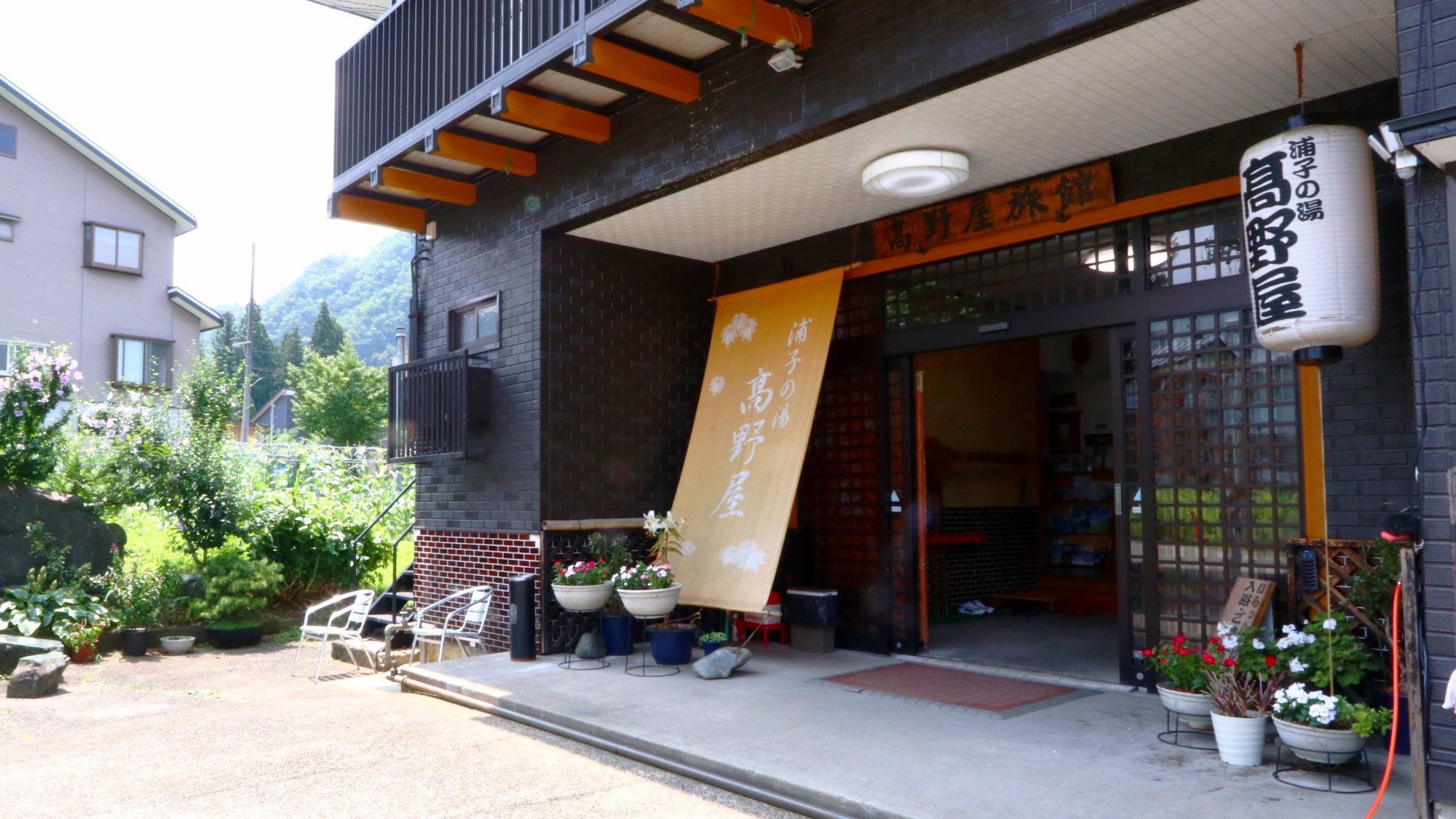 『浦子の湯・高野屋』は全15室の小さな温泉宿です