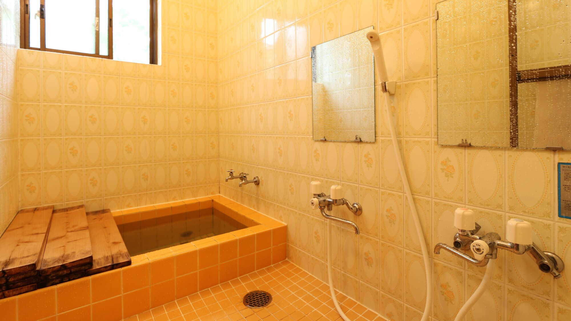 【風呂】貸切家族風呂が2ヶ所ございます。麦飯石人工温泉でぽっかぽか♪ 
