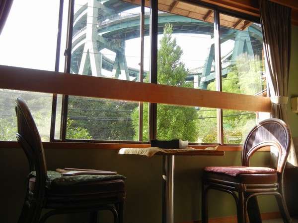 お部屋からのループ橋が見えます