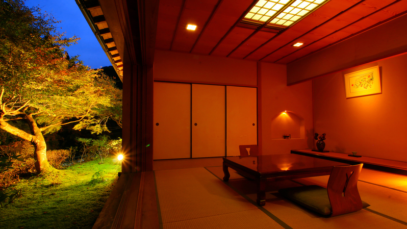 #特別室【鮎の間-ayu-】京風数寄屋造り客室。庭園を一望！趣ある空間でお寛ぎ下さい。