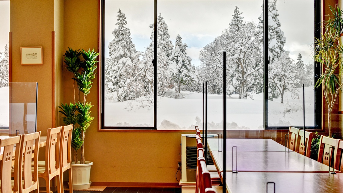 *お食事処（冬）/スキースノボの季節には雪景色をご覧いただけます