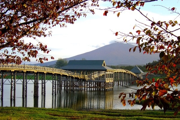 津軽富士見湖（鶴の舞橋）