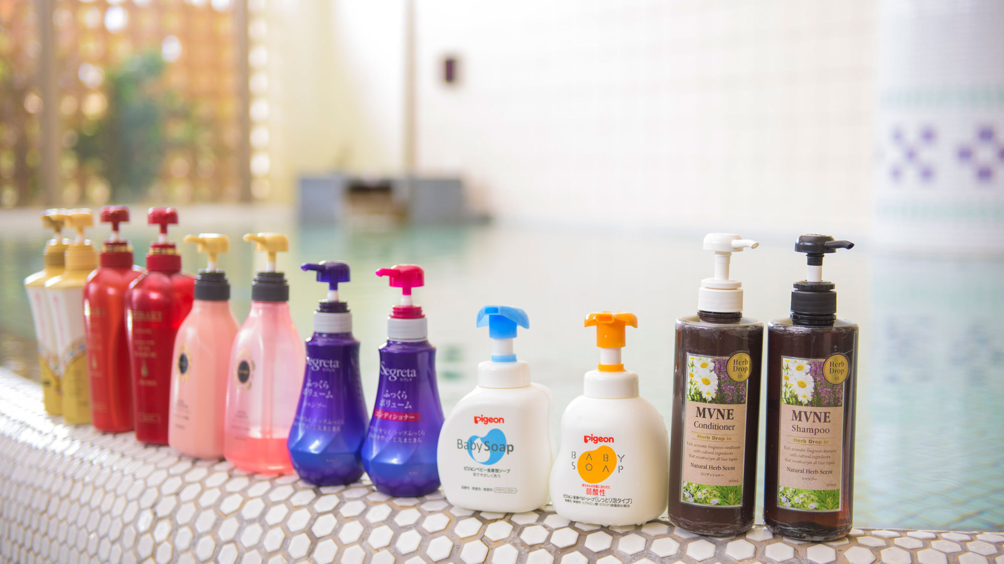 【大浴場】市販の数種類から選べるシャンプーバー