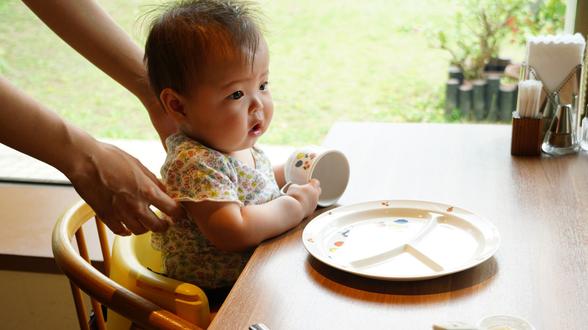 【キッズ・ベビーグッズ】各レストランにてお子様用の食器・チャイルドチェア等ご用意しております。