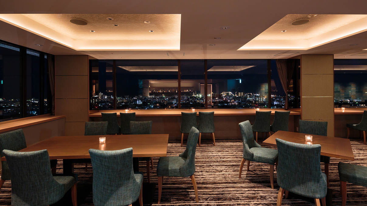 【CAPRICORN／13階】ホテル最上階からの絶景を楽しめる天空カフェ・バー※現在バー営業休止中