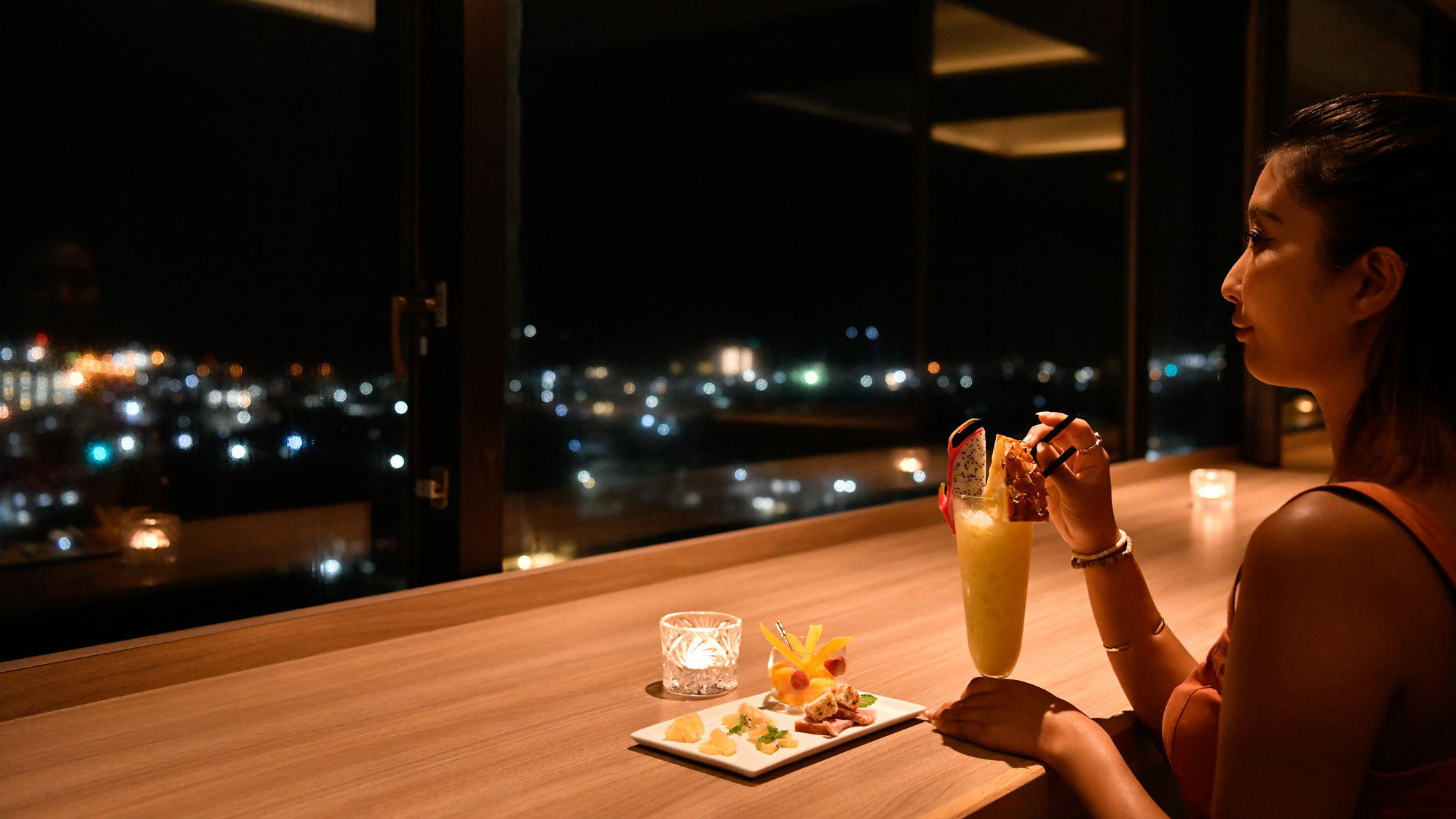 【CAPRICORN／13階】ホテル最上階からの絶景を楽しめる天空カフェ・バー※現在バー営業休止中