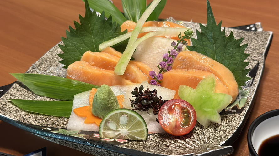 【サーモンのお造り付×ビュッフェ】脂のり抜群のサーモンを味わう！食欲の秋を彩るグルメ紀行