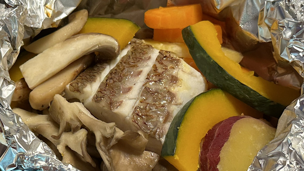 【松茸と鯛のホイル焼き付×ビュッフェ】素材の旨味が凝縮！秋の味覚を詰め込んだ一品を堪能