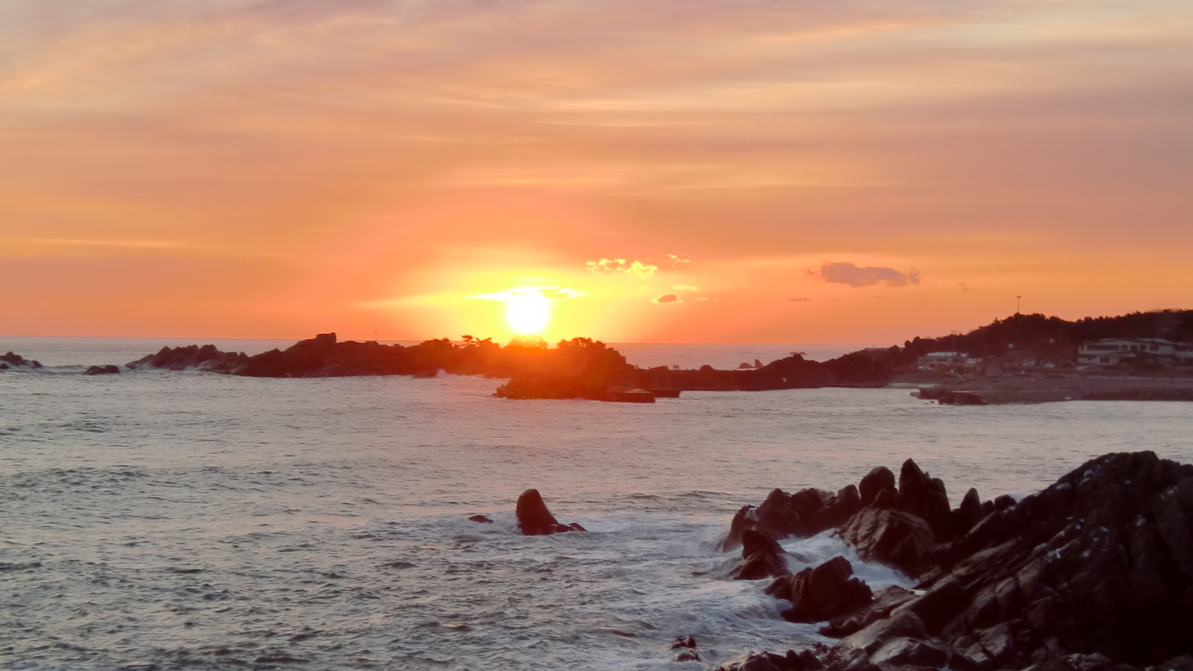 【種差海岸「初日の出」】海岸沿いから見れる初日の出の様子です。