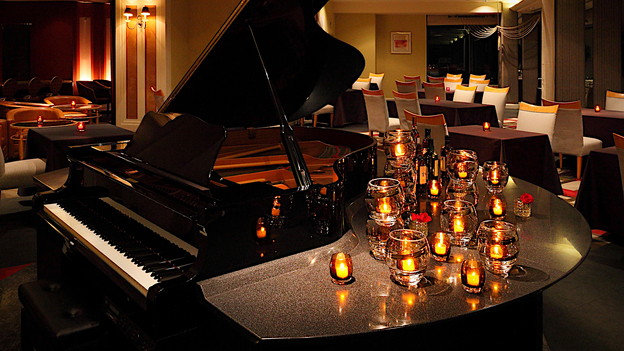 レストラン「エンジェルビュー」 JAZZピアノ&ボーカル演奏する曜日もございます