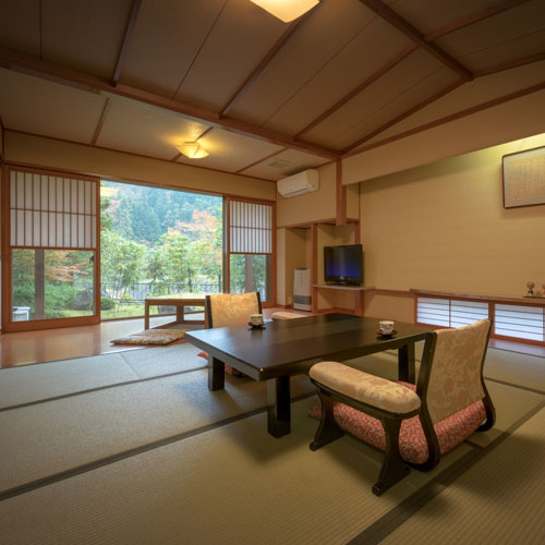 桜館１階【山法師】限定1部屋の露天風呂と掘り炬燵付き客室です。