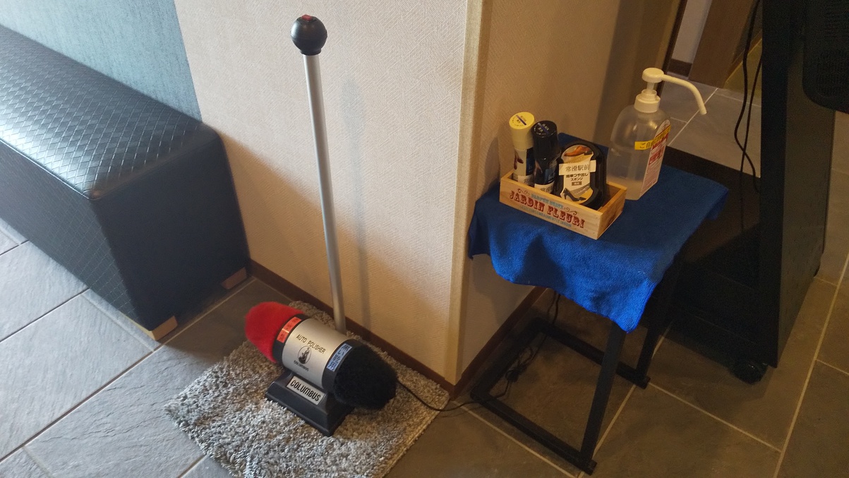 別館1階自動靴磨き