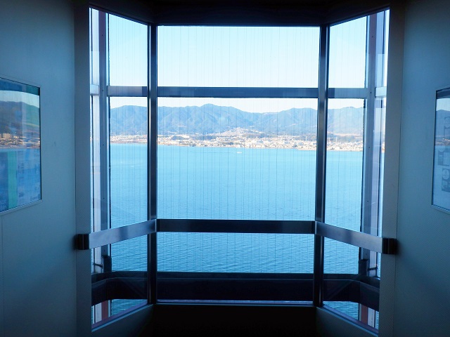 14階レストランまで琵琶湖を一望できる直通エレベーターをご利用ください♪