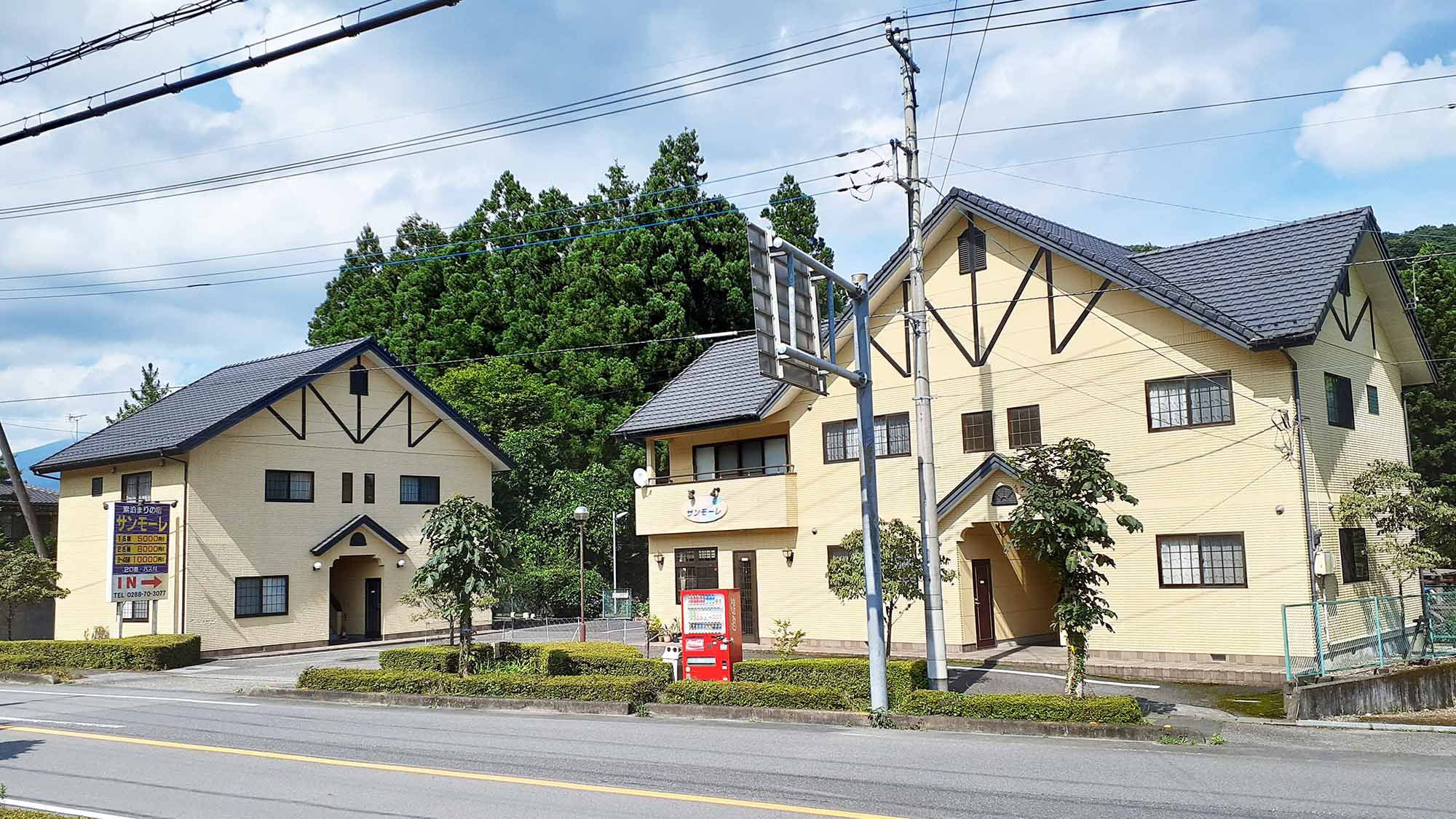 ・＜外観＞無料駐車場をご用意しております