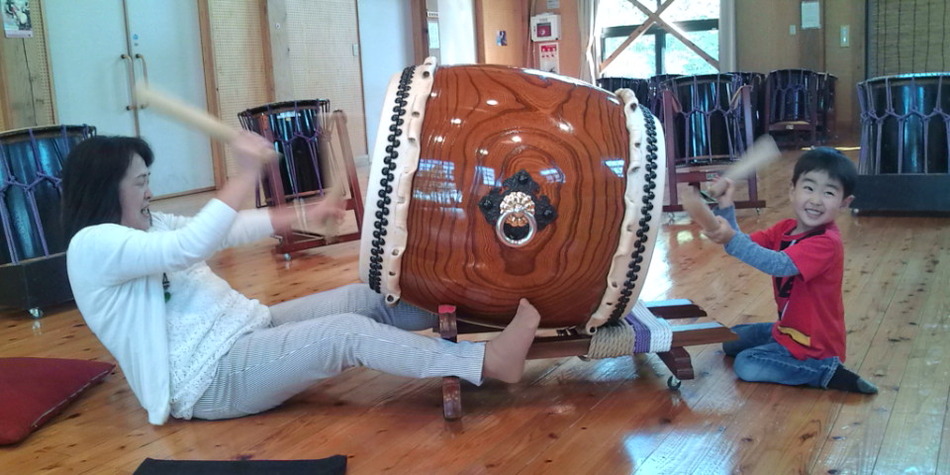佐渡ヶ島の鼓動で太鼓たたこう体験（直江津港から佐渡へジェットホイル船運航）