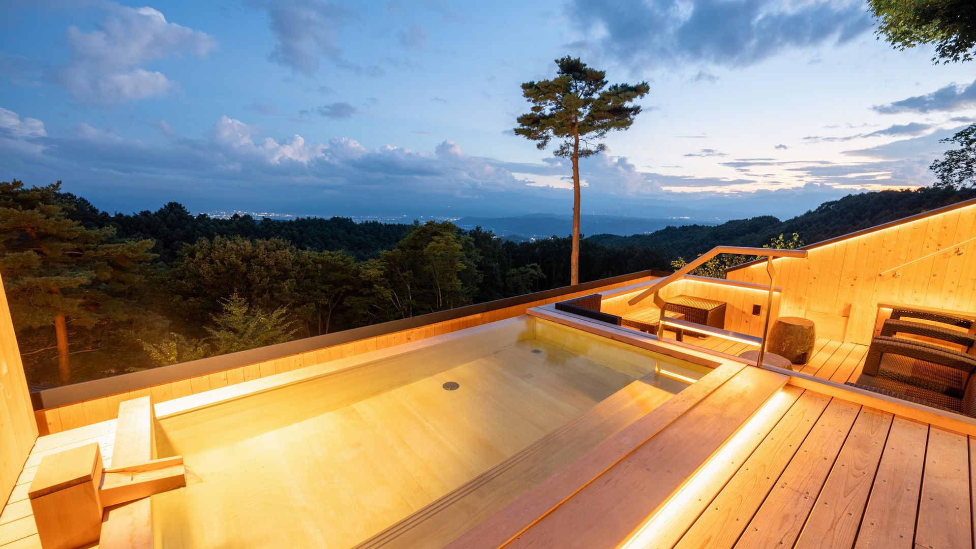 【温泉】展望露天風呂（夕方）